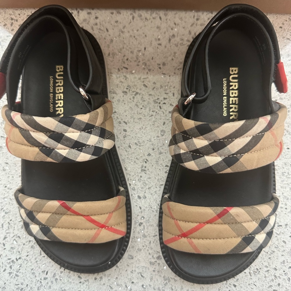 Cutest Little Kids Burberry Sandals, Unisex, w/Box & Dustbag Size 30Euro/12.5US